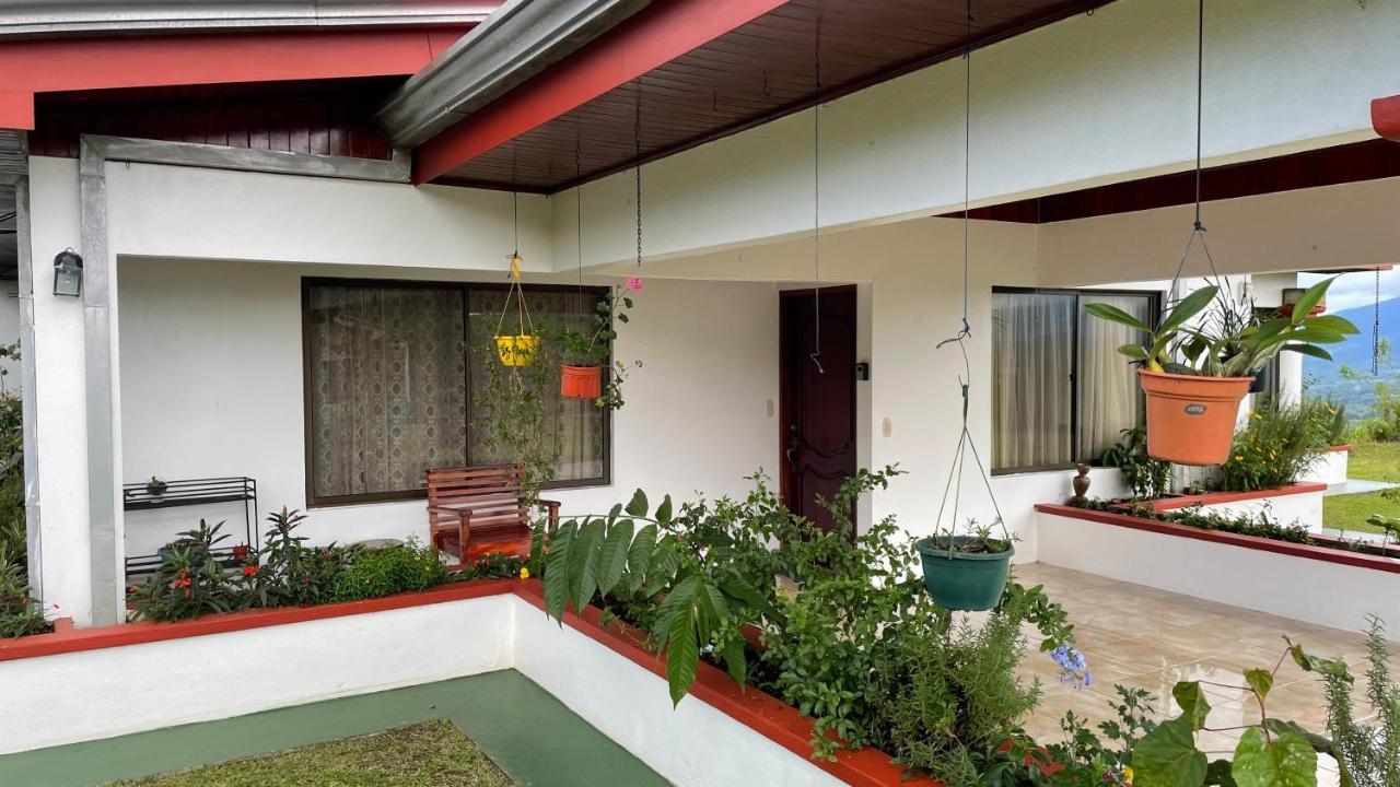 Las Pavitas Cottages La Fortuna Eksteriør bilde